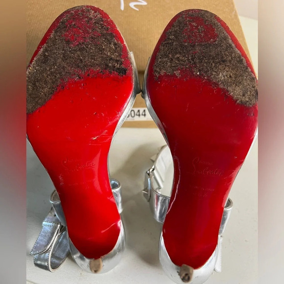 Christian Louboutin Specchio Miziggoo 120 Silver Spiked Pumps Size 38.5 w/Box - Picture 7 of 9